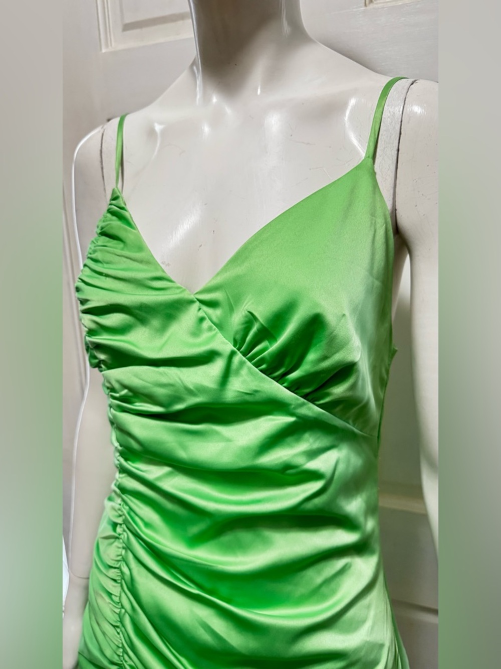 MAJORELLE coquette Bright Green Ruched Ruffle Mini Dress Size Medium A - Picture 10 of 16